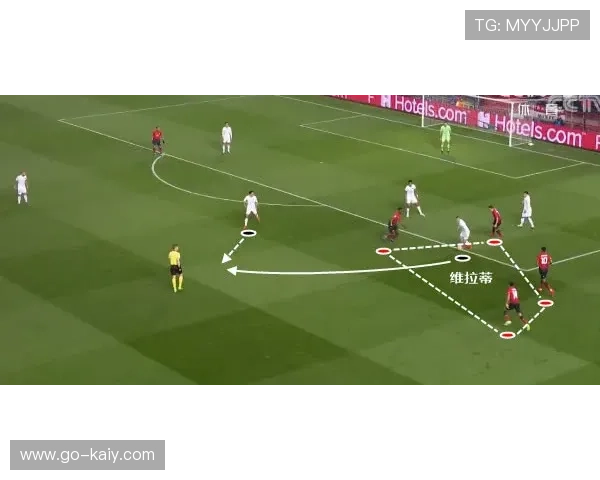 巴黎圣日耳曼高位压迫战术暴露防守空档